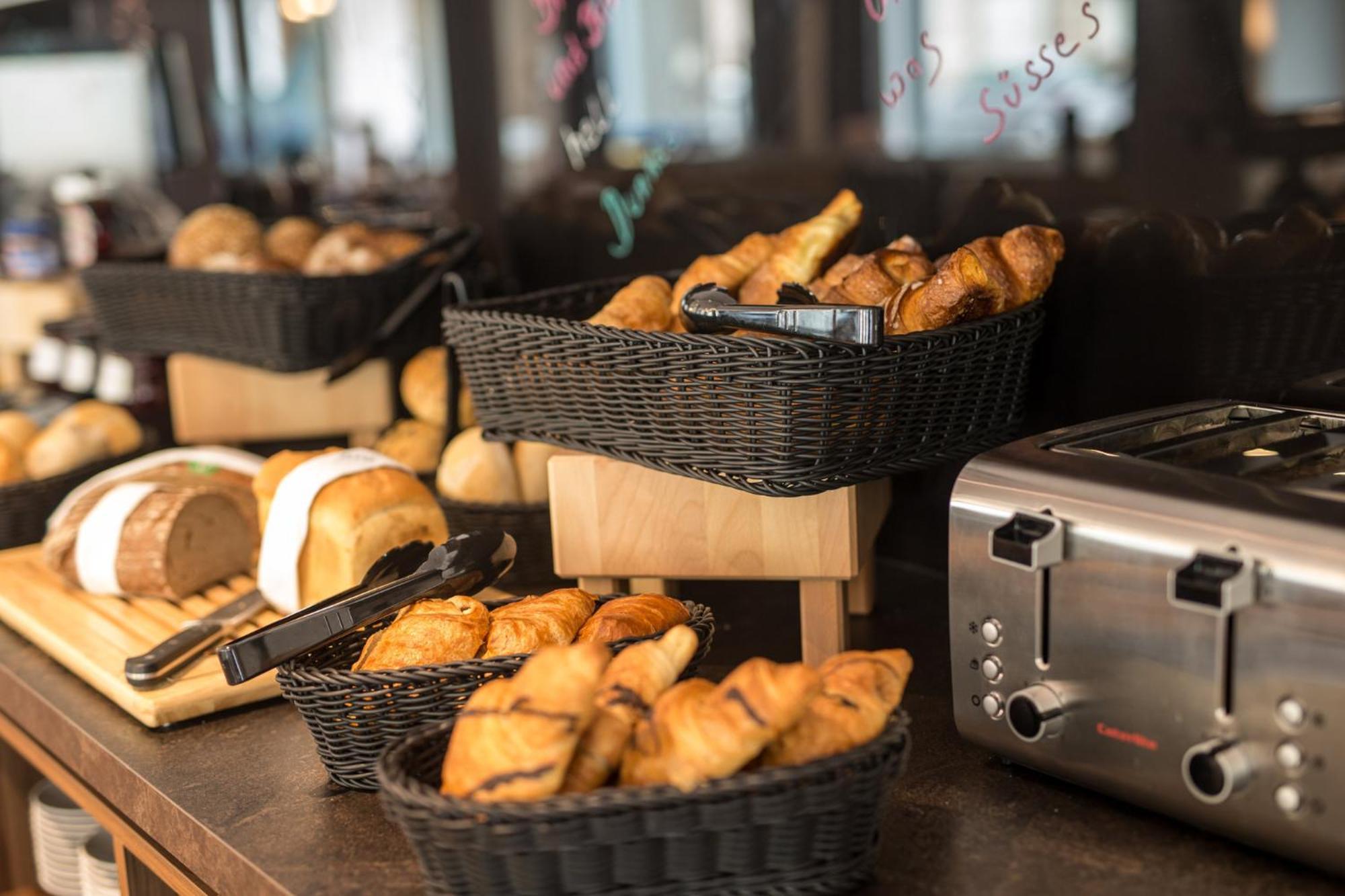 Holiday Inn - The Niu, Saddle Fuerth By Ihg Ngoại thất bức ảnh