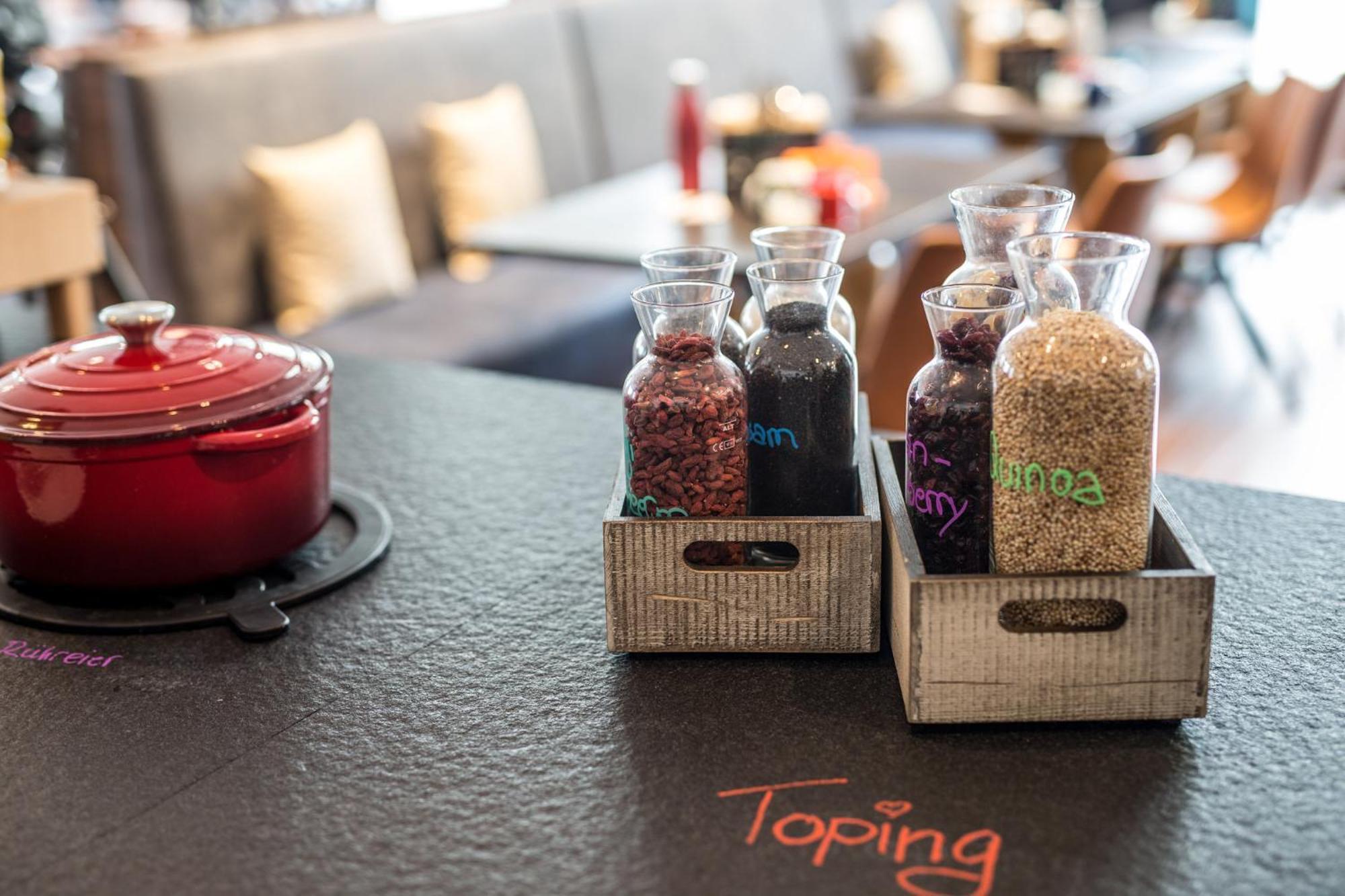 Holiday Inn - The Niu, Saddle Fuerth By Ihg Ngoại thất bức ảnh